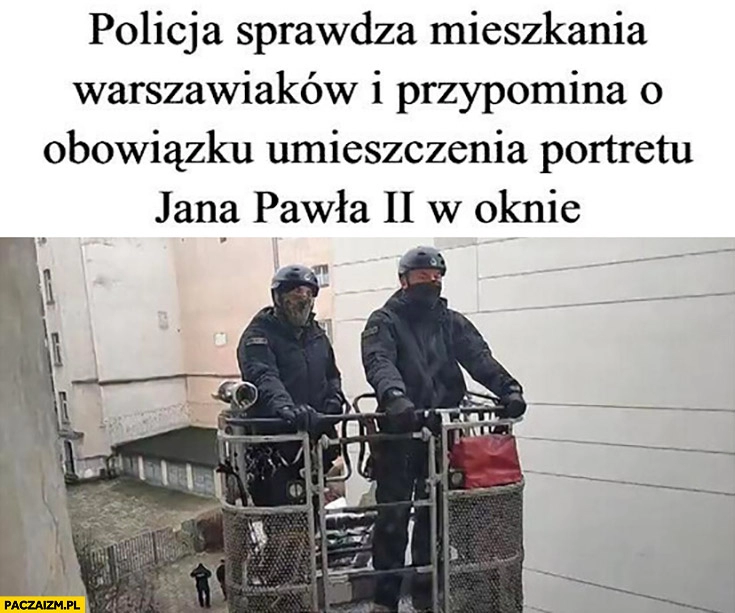 
    Policja sprawdza mieszkania warszawiaków i przypomina o obowiązku umieszczania portretu Jana Pawła II w oknie