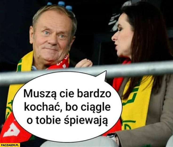 
    Tusk na stadionie: muszą cię bardzo kochać bo ciągle o tobie śpiewają