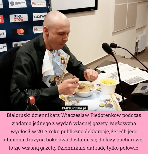 
    Białoruski dziennikarz Wiaczesław Fiedorenkow podczas zjadania jednego z