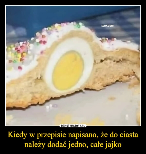 
    Kiedy w przepisie napisano, że do ciasta należy dodać jedno, całe jajko