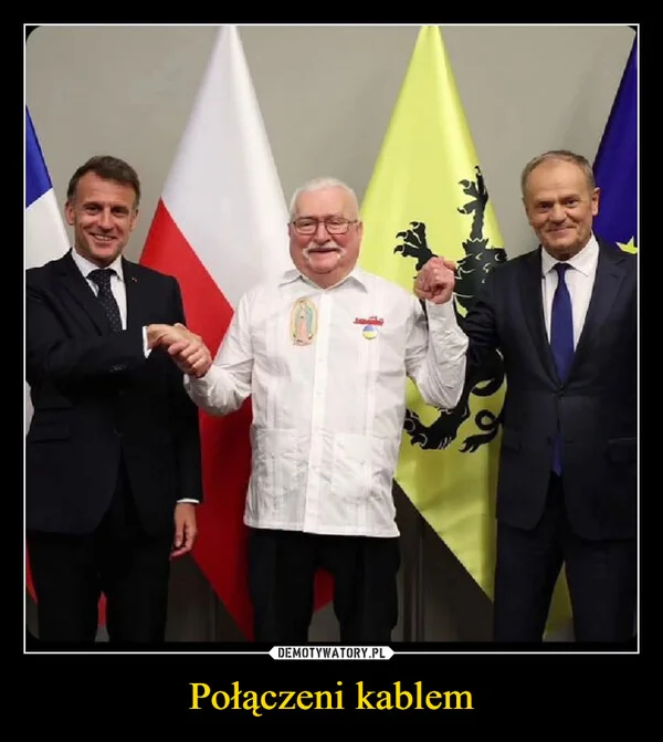 
    Połączeni kablem