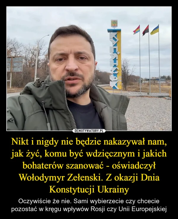 Nikt i nigdy nie będzie nakazywał nam, jak żyć, komu być wdzięcznym i jakich bohaterów szanować - oświadczył Wołodymyr Zełenski. Z okazji Dnia Konstytucji Ukrainy