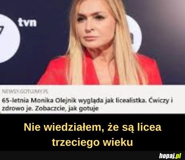 
    Wygląda dobrze, ale na swój wiek. Kobieta w jej wieku nie musi wyglądać jak licealistka.