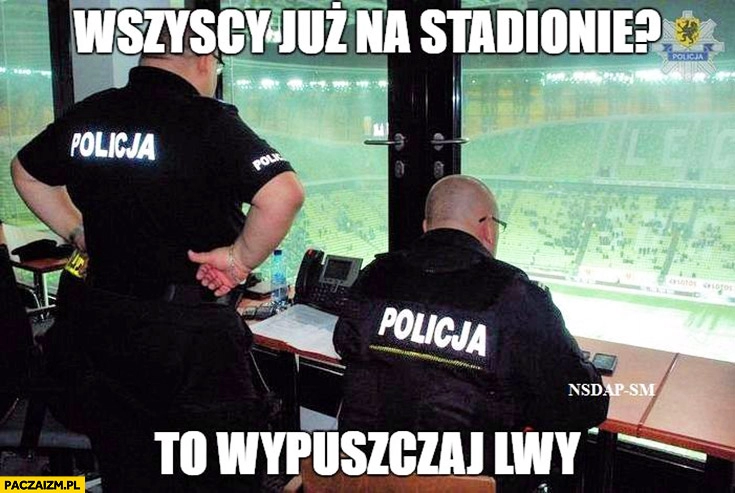 
    Wszyscy już na stadionie? To wpuszczaj lwy policja policjanci