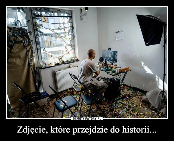 
    Zdjęcie, które przejdzie do historii...