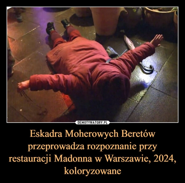 
    Eskadra Moherowych Beretów przeprowadza rozpoznanie przy restauracji Madonna w Warszawie, 2024, koloryzowane