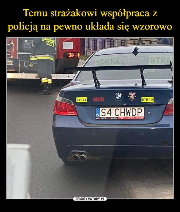 
    Temu strażakowi współpraca z policją na pewno układa się wzorowo