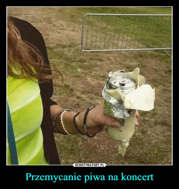 
    Przemycanie piwa na koncert