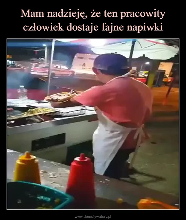 
    Mam nadzieję, że ten pracowity człowiek dostaje fajne napiwki