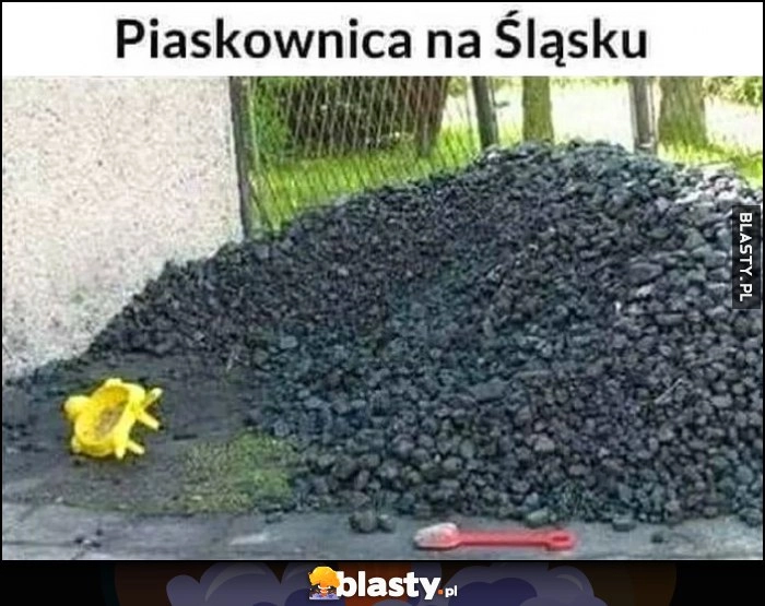 
    Piaskownica na Śląsku hałda węgla