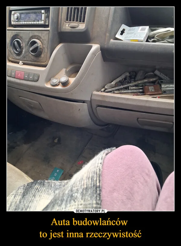 
    Auta budowlańców to jest inna rzeczywistość