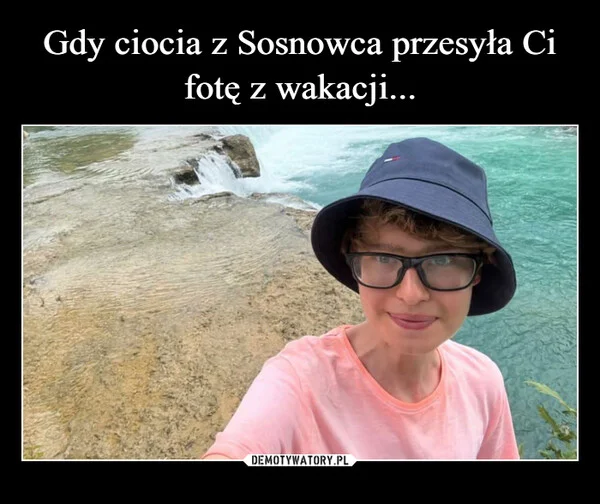 
    Gdy ciocia z Sosnowca przesyła Ci fotę z wakacji...