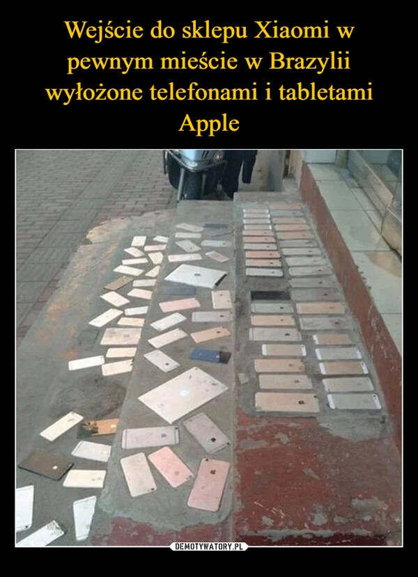 
    Wejście do sklepu Xiaomi w pewnym mieście w Brazylii wyłożone telefonami i tabletami Apple