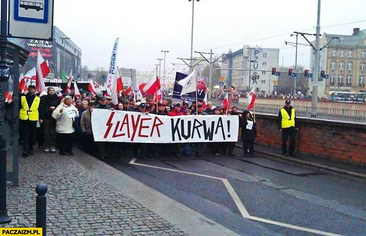 
    Slayer kurna napis transparent marsz protest