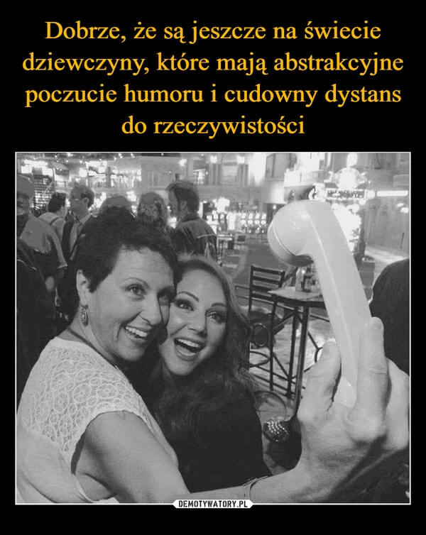 
    Dobrze, że są jeszcze na świecie dziewczyny, które mają abstrakcyjne poczucie humoru i cudowny dystans do rzeczywistości