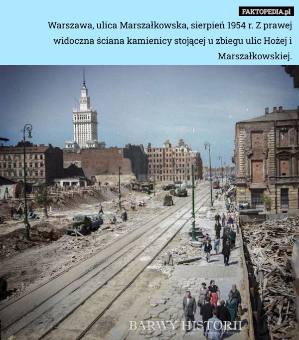 
    Warszawa, ulica Marszałkowska, sierpień 1954 r. Z prawej widoczna ściana