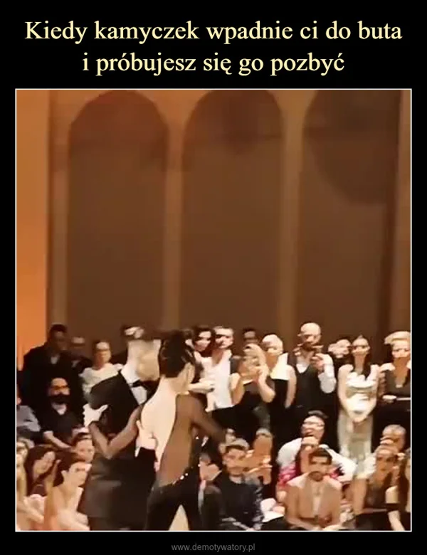 
    Kiedy kamyczek wpadnie ci do buta i próbujesz się go pozbyć