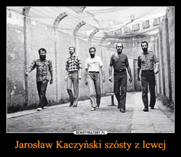 
    Jarosław Kaczyński szósty z lewej