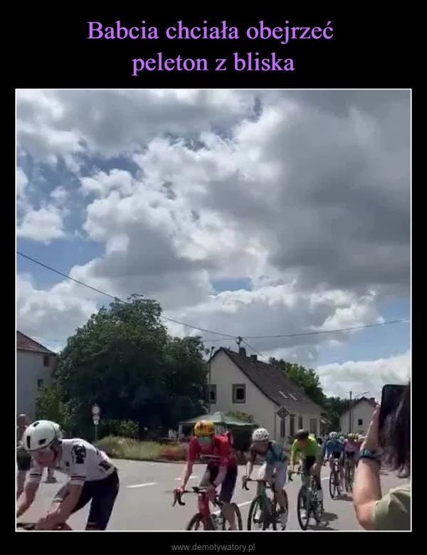 
    Babcia chciała obejrzeć peleton z bliska