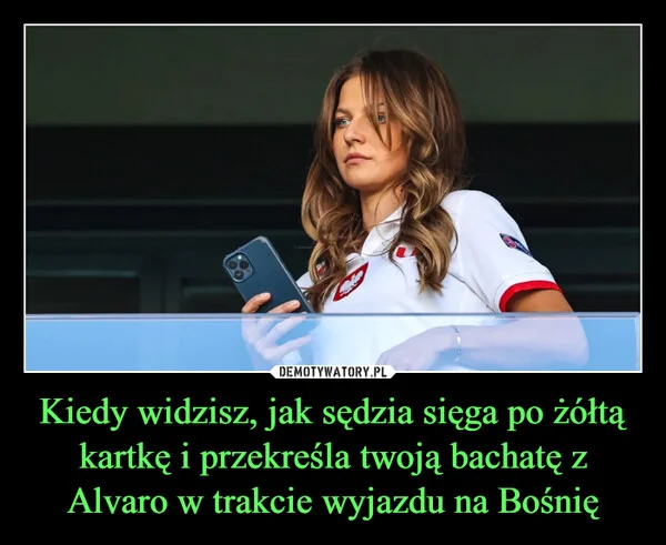 
    Kiedy widzisz, jak sędzia sięga po żółtą kartkę i przekreśla twoją bachatę z Alvaro w trakcie wyjazdu na Bośnię
