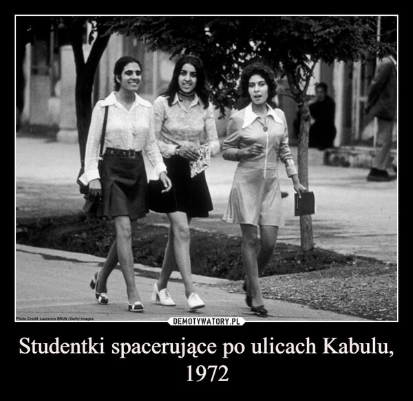 
    Studentki spacerujące po ulicach Kabulu, 1972