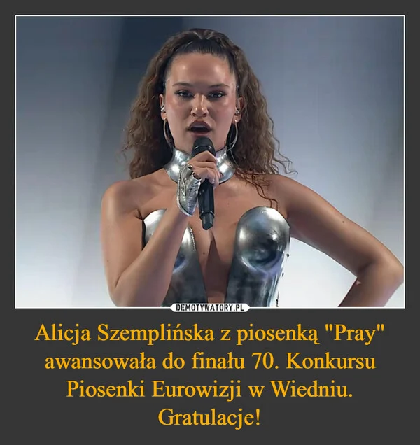 
    Alicja Szemplińska z piosenką 