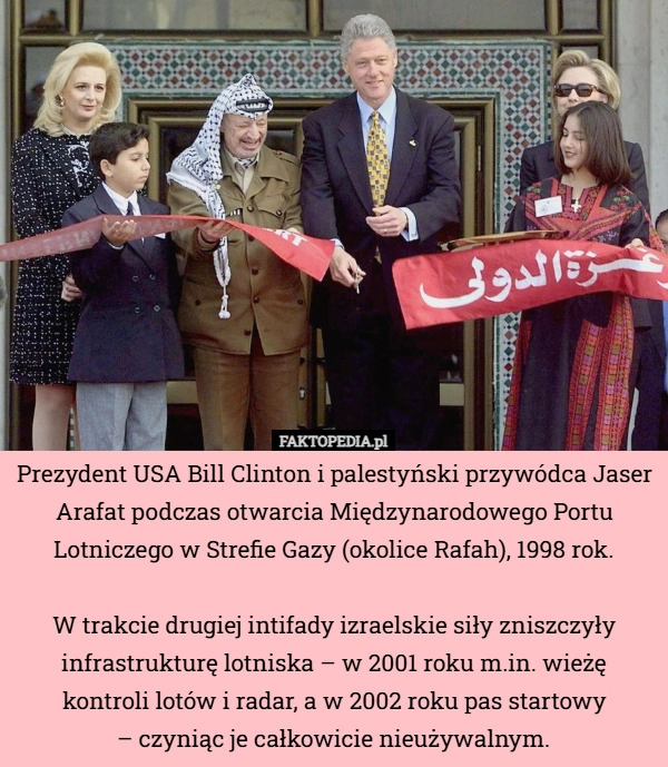
    Prezydent USA Bill Clinton i palestyński przywódca Jaser Arafat podczas...