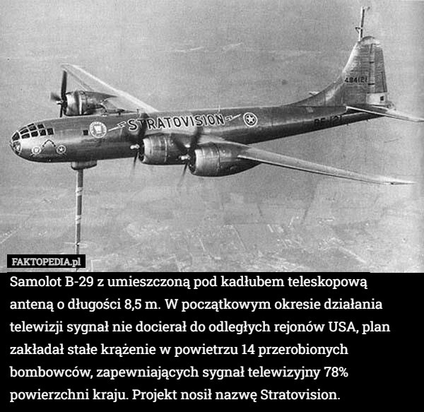 
    Samolot B-29 z umieszczoną pod kadłubem teleskopową anteną o długości 8,5