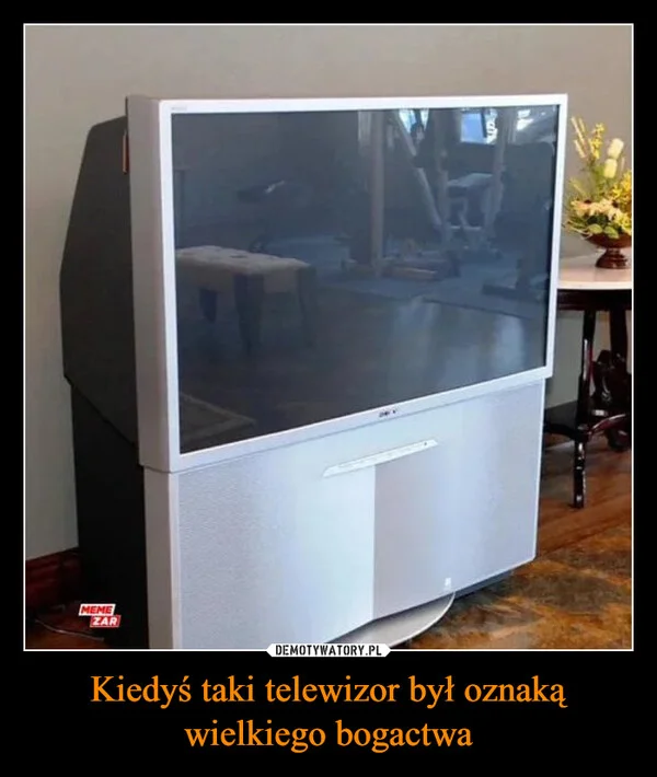 
    Kiedyś taki telewizor był oznaką wielkiego bogactwa