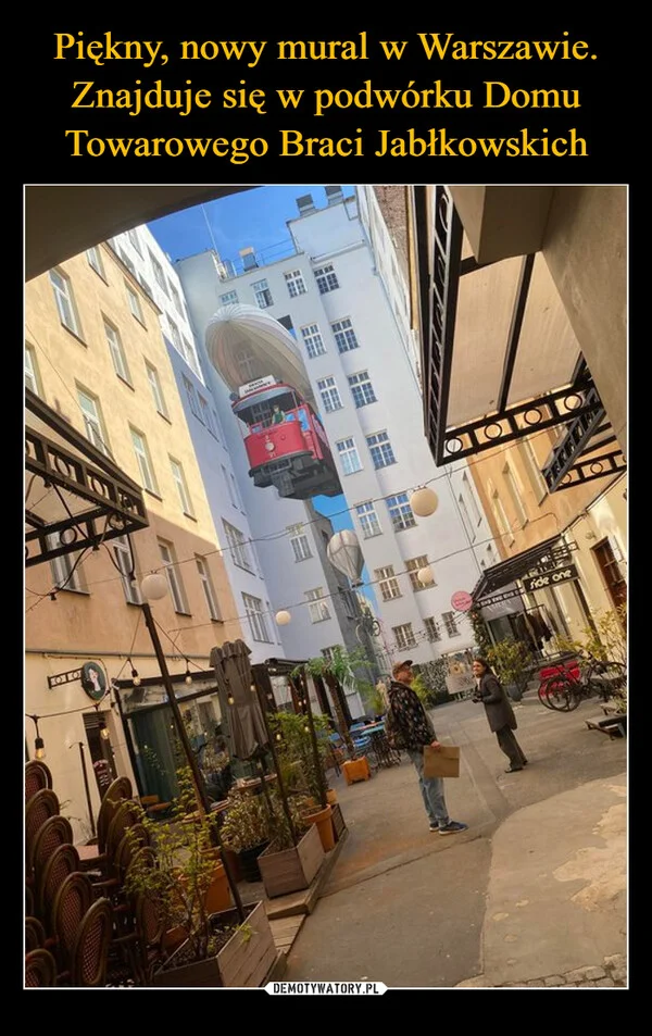 
    Piękny, nowy mural w Warszawie. Znajduje się w podwórku Domu Towarowego Braci Jabłkowskich