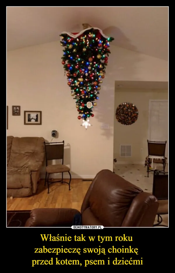 
    Właśnie tak w tym roku zabezpieczę swoją choinkę przed kotem, psem i dziećmi