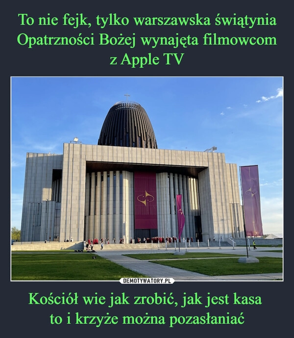 
    To nie fejk, tylko warszawska świątynia Opatrzności Bożej wynajęta filmowcom z Apple TV Kościół wie jak zrobić, jak jest kasa 
to i krzyże można pozasłaniać