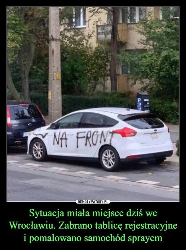 
    Sytuacja miała miejsce dziś we Wrocławiu. Zabrano tablicę rejestracyjne i pomalowano samochód sprayem