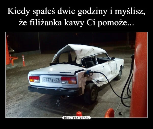 
    Kiedy spałeś dwie godziny i myślisz, że filiżanka kawy Ci pomoże...