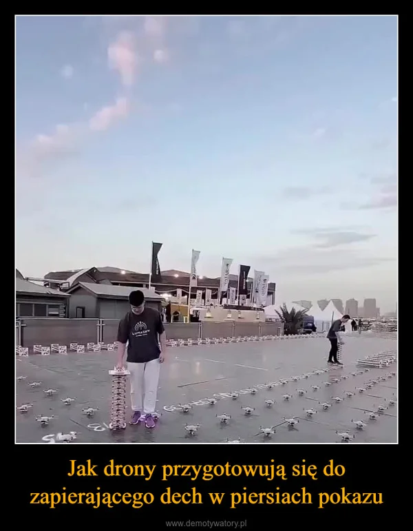 
    Jak drony przygotowują się do zapierającego dech w piersiach pokazu