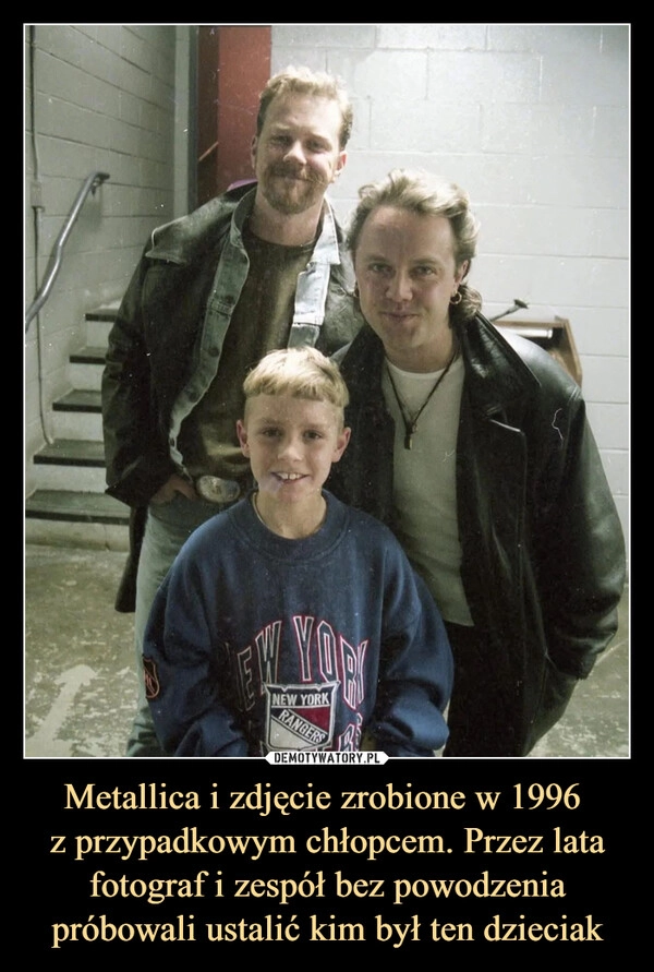 
    Metallica i zdjęcie zrobione w 1996 
z przypadkowym chłopcem. Przez lata fotograf i zespół bez powodzenia próbowali ustalić kim był ten dzieciak