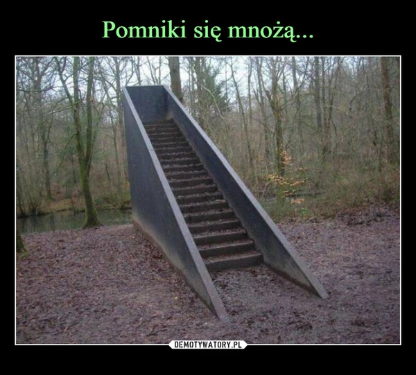 
    Pomniki się mnożą...