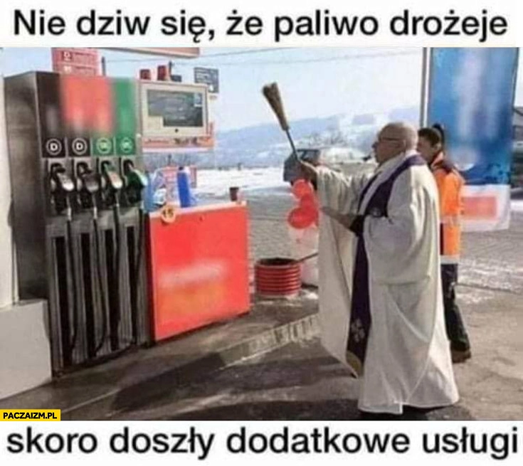 
    Stacja paliw benzynowa nie dziw się, że paliwo drożeje skoro doszły dodatkowe usługi ksiądz chrzci