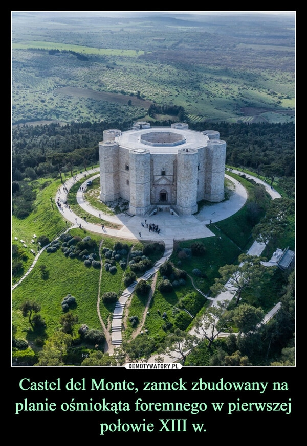 
    Castel del Monte, zamek zbudowany na planie ośmiokąta foremnego w pierwszej połowie XIII w.