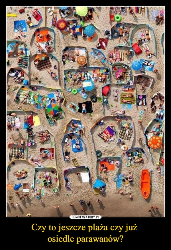 
    Czy to jeszcze plaża czy już osiedle parawanów?