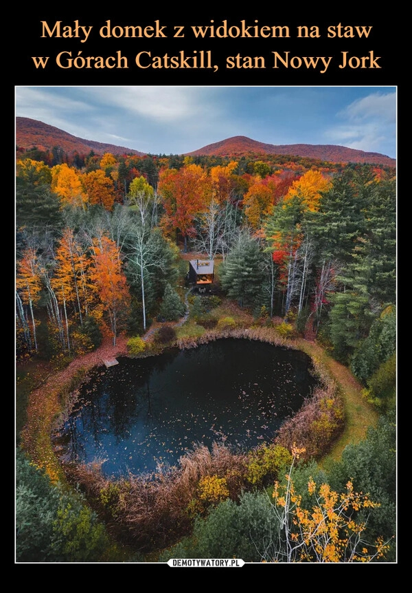 
    Mały domek z widokiem na staw
w Górach Catskill, stan Nowy Jork