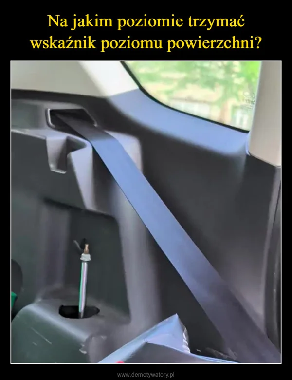 Na jakim poziomie trzymać wskaźnik poziomu powierzchni?
