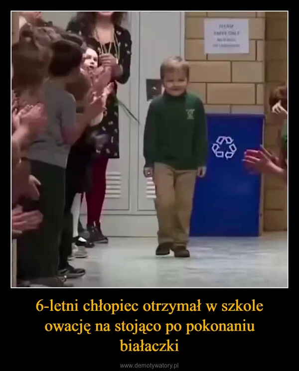 
    6-letni chłopiec otrzymał w szkole owację na stojąco po pokonaniu białaczki