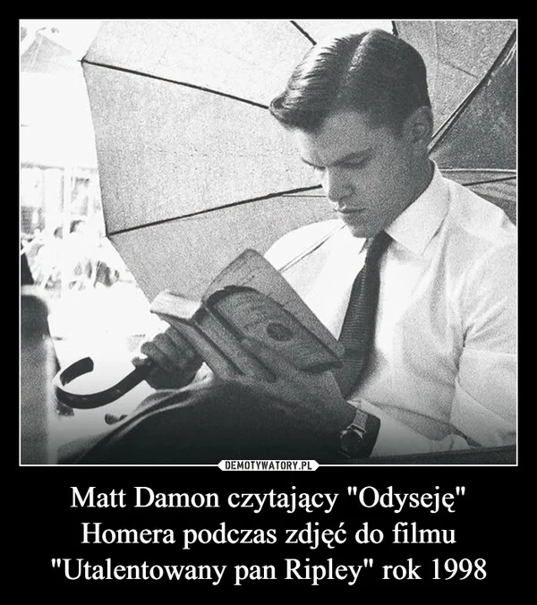 
    Matt Damon czytający 