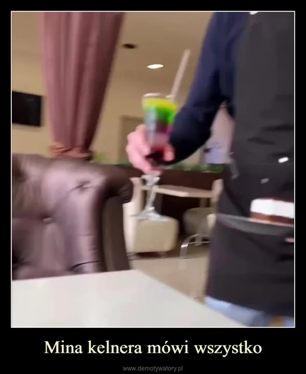 
    Mina kelnera mówi wszystko