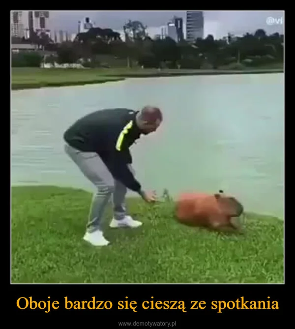 
    Oboje bardzo się cieszą ze spotkania