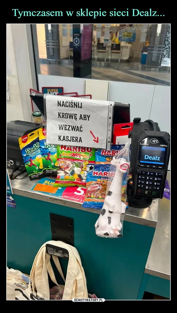 
    Tymczasem w sklepie sieci Dealz...