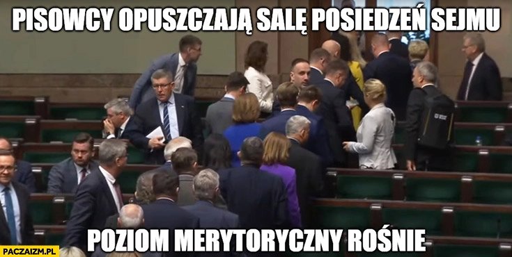 
    Pisowcy opuszczają salę posiedzeń sejmu, poziom merytoryczny rośnie