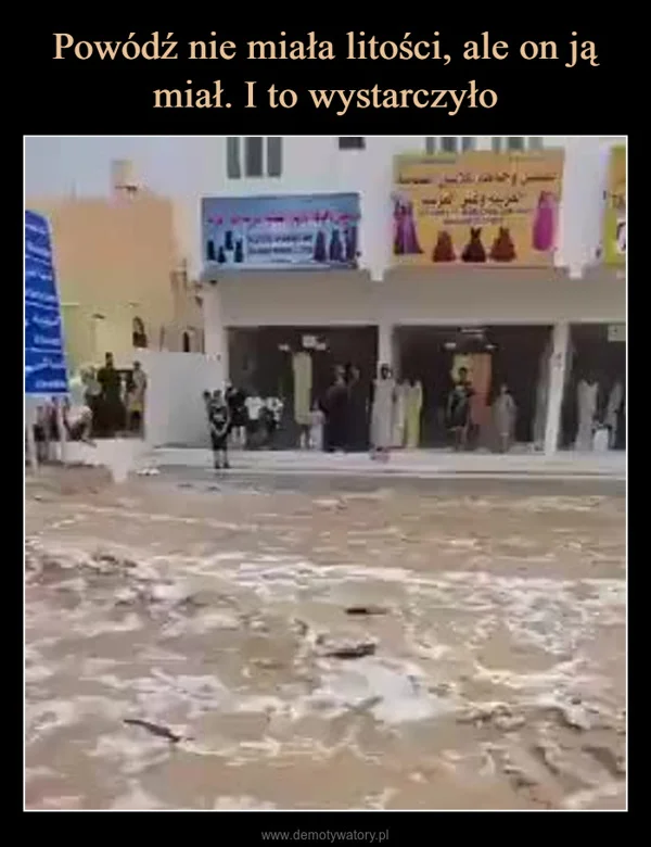 
    Powódź nie miała litości, ale on ją miał. I to wystarczyło