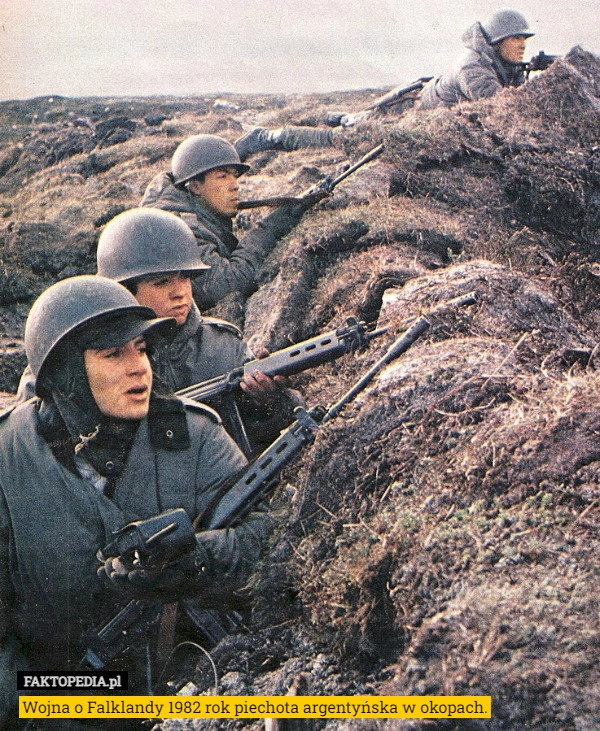 
    Wojna o Falklandy 1982 rok piechota argentyńska w okopach.